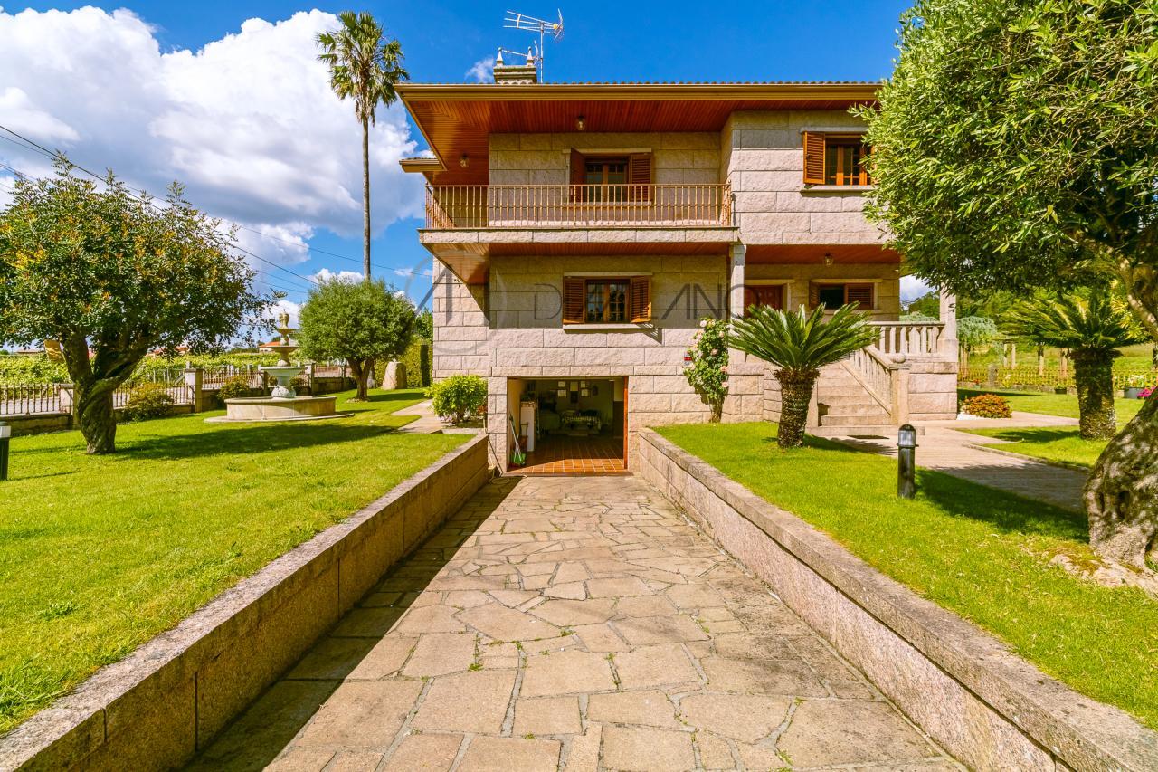 Casa de piedra en Ribadumia: Encanto rural cerca del mar.