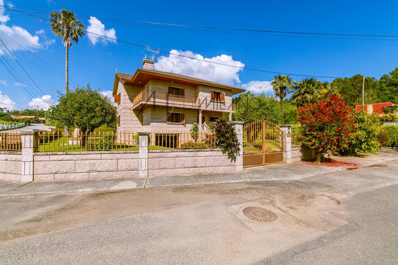 Casa de piedra en Ribadumia: Encanto rural cerca del mar.