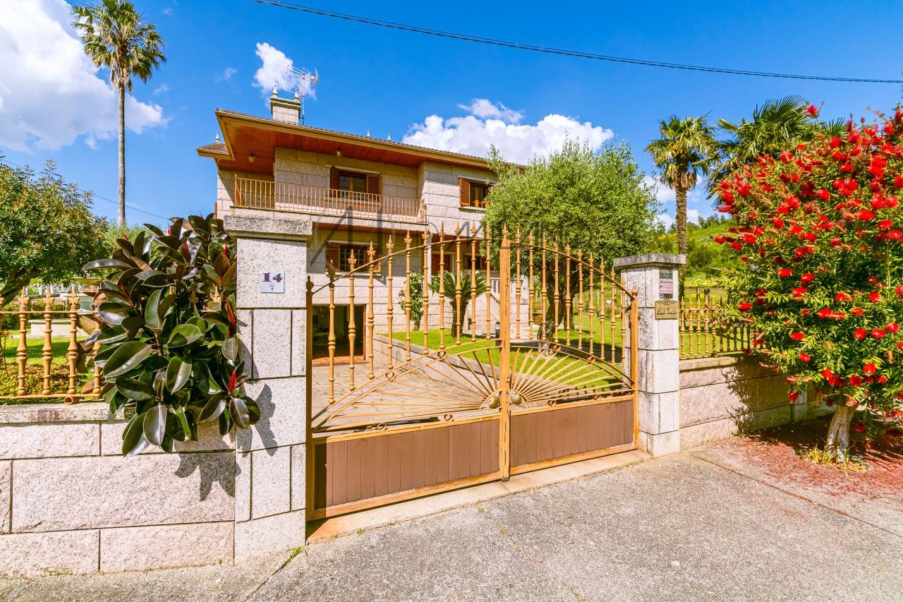 Casa de piedra en Ribadumia: Encanto rural cerca del mar.