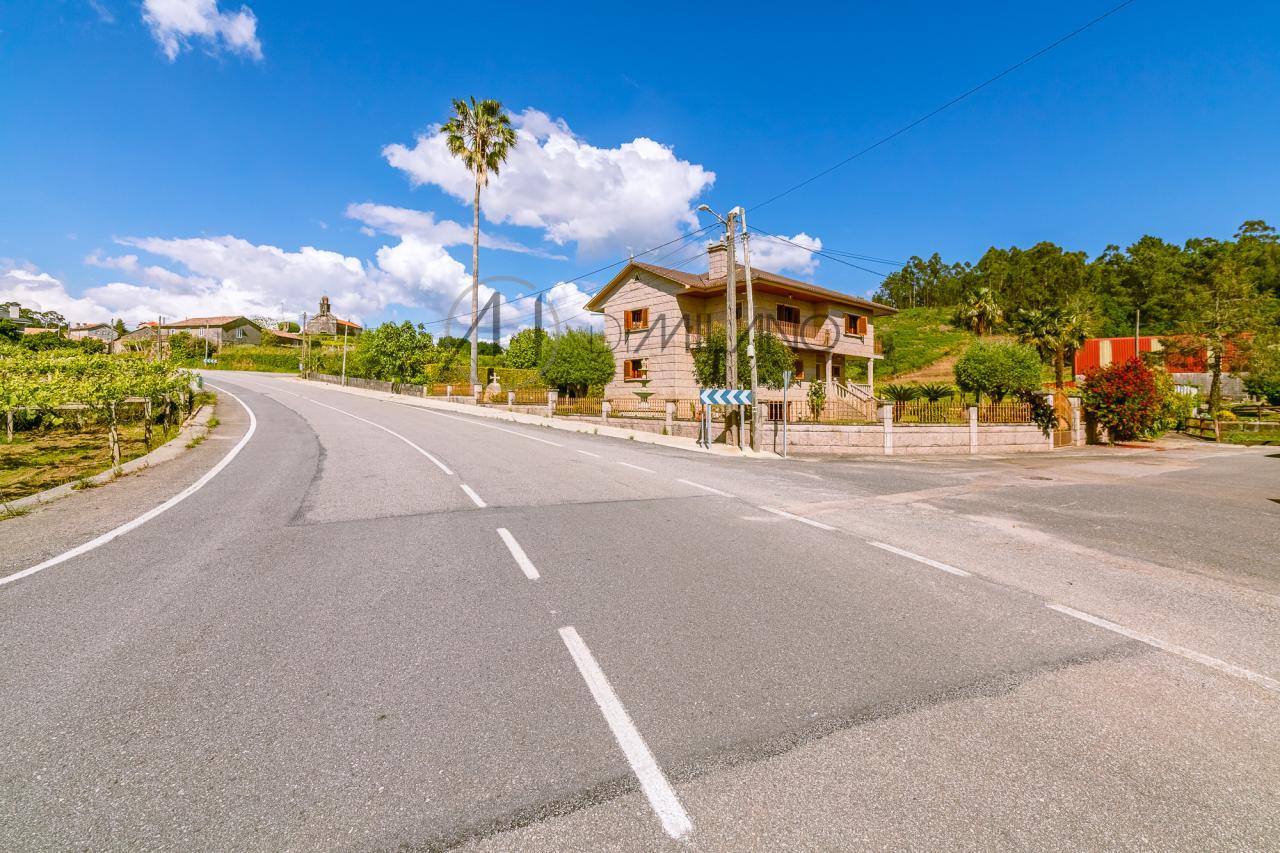 Casa de piedra en Ribadumia: Encanto rural cerca del mar.