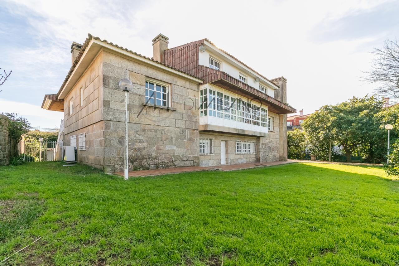 Chalet de piedra en Navia-Samil, Vigo