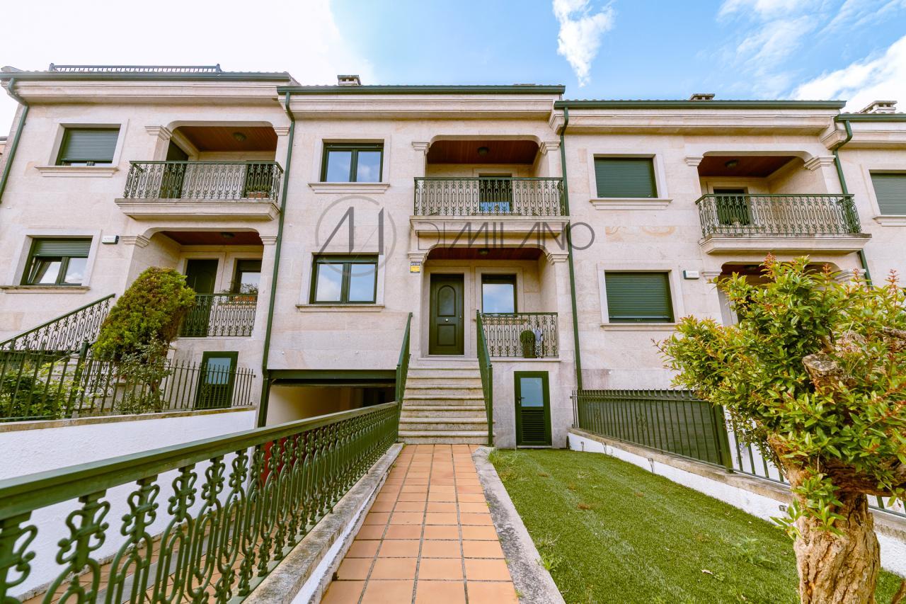 Chalet adosado en urbanización Puente Romano de Baiona.