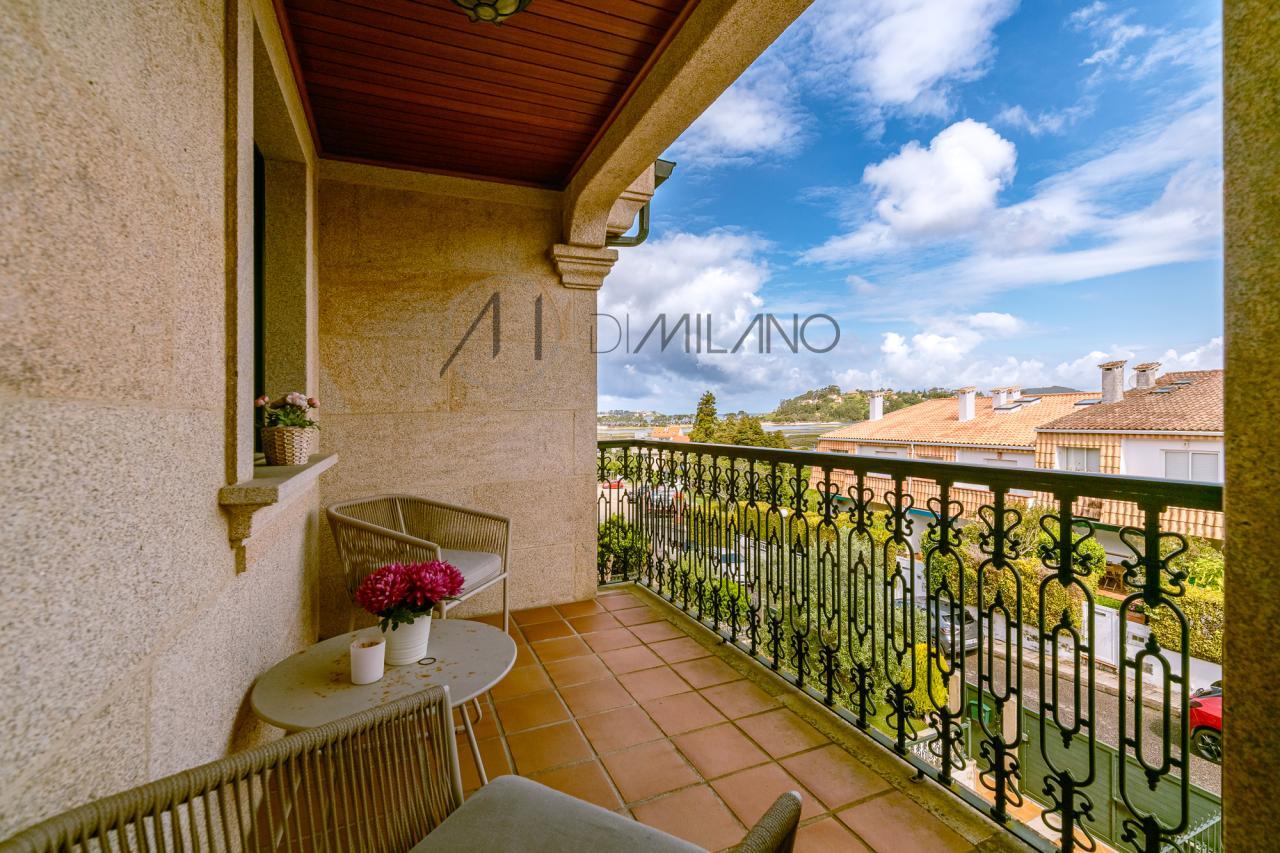 Chalet adosado en urbanización Puente Romano de Baiona.