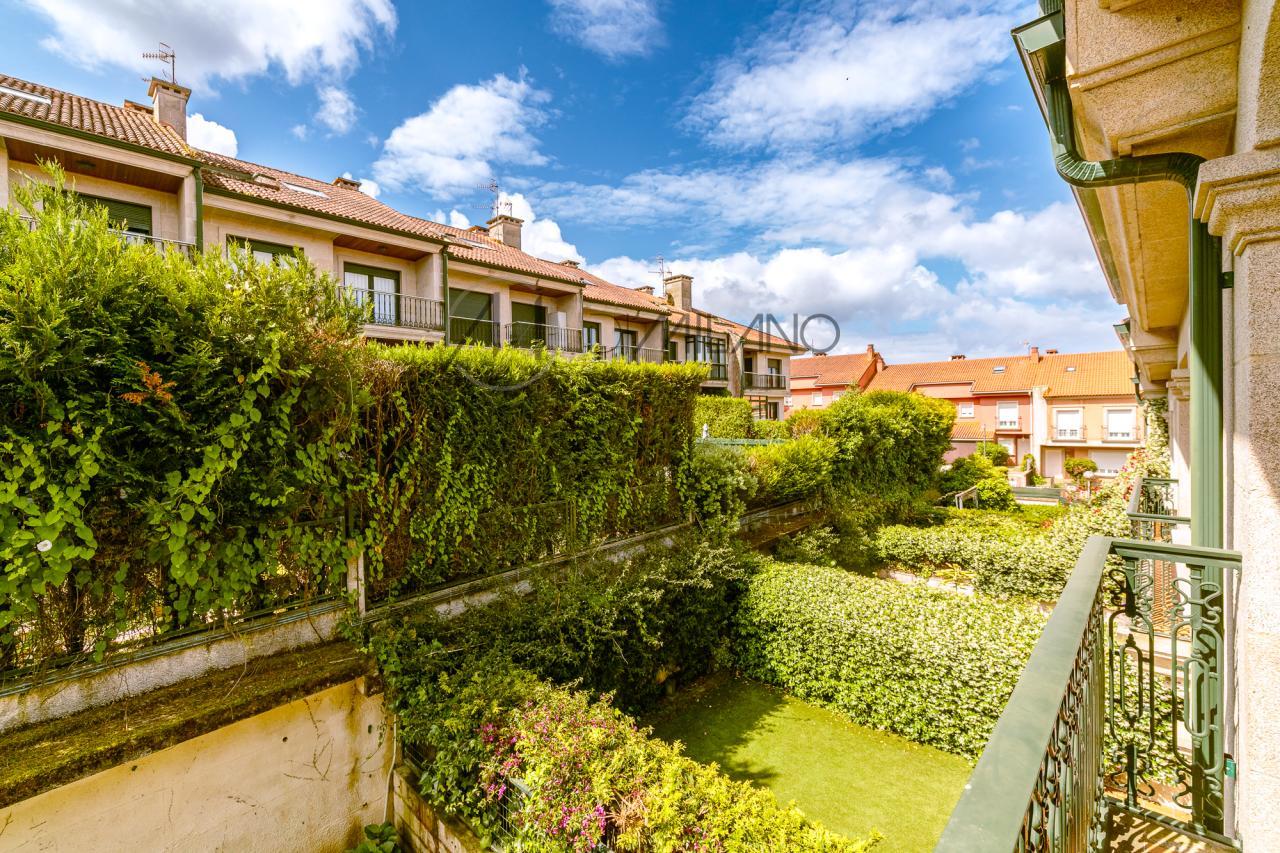 Chalet adosado en urbanización Puente Romano de Baiona.