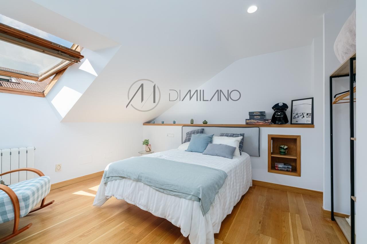 Chalet adosado en urbanización Puente Romano de Baiona.