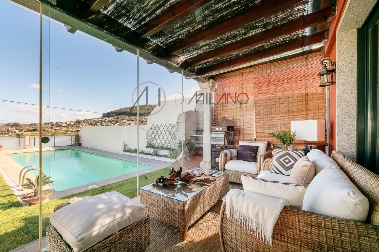 Chalet con piscina y vistas al mar en Saiáns, Vigo