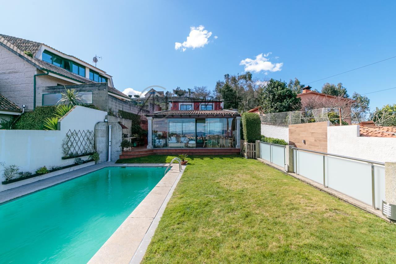 Chalet con piscina y vistas al mar en Saiáns, Vigo
