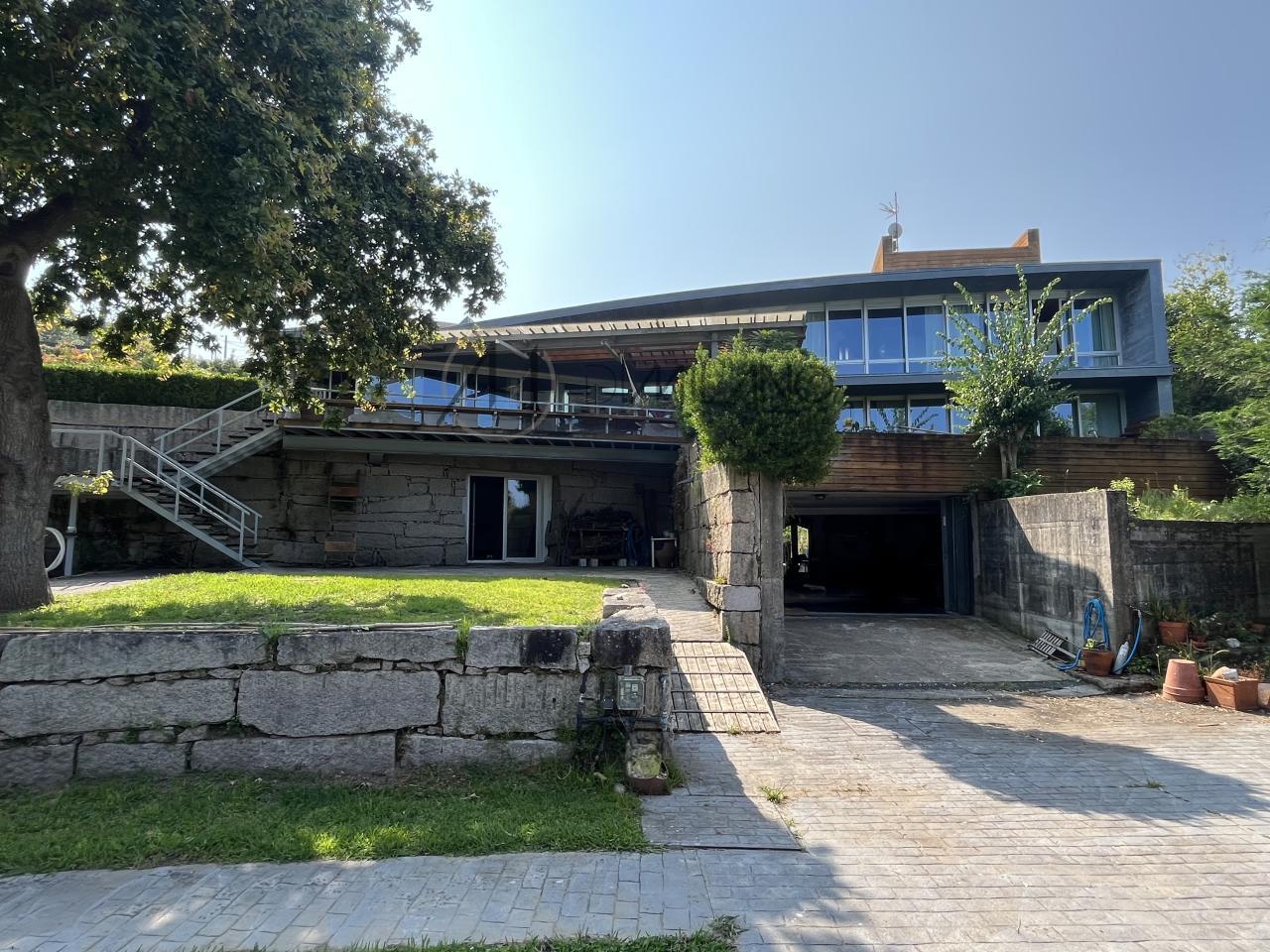 Exclusiva casa de diseño con vistas inmejorables en Nigrán