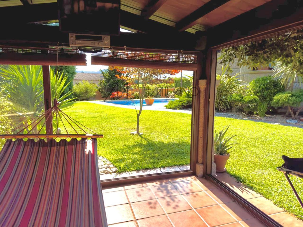 Un hogar con encanto y piscina en Porriño