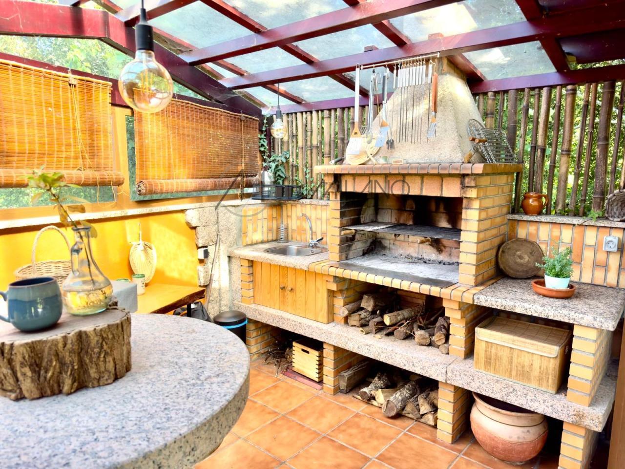 Un hogar con encanto y piscina en Porriño