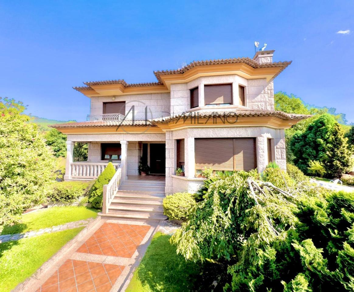 Un hogar con encanto y piscina en Porriño