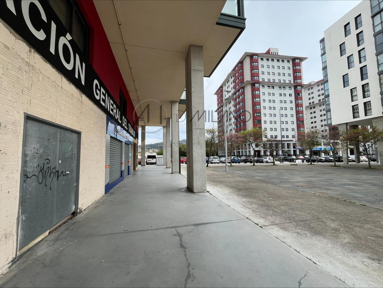 Local comercial en planta baja en la urbanización de Navia (Vigo)