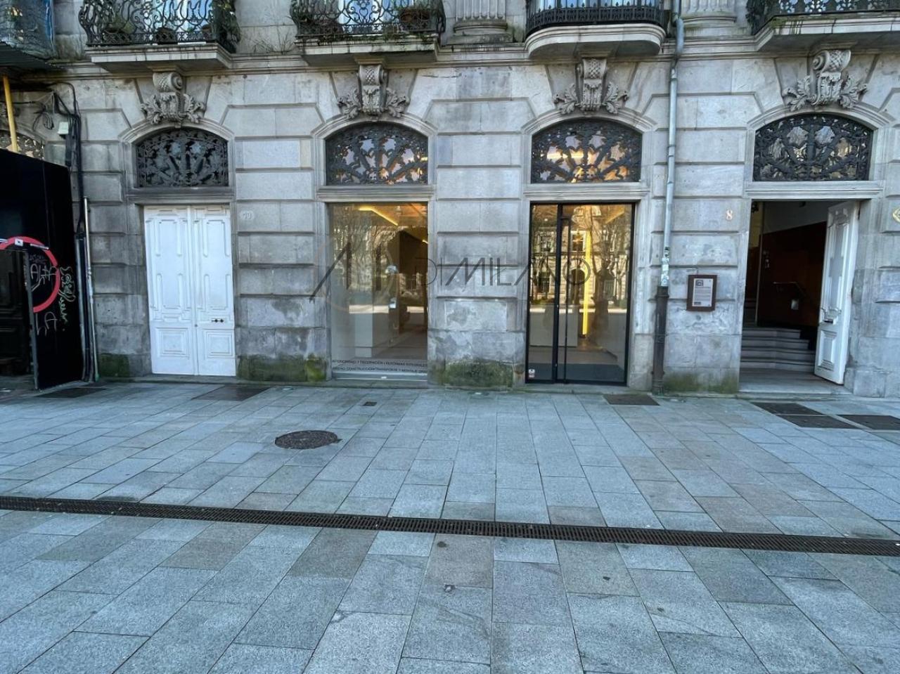 Local comercial en edificio histórico rehabilitado