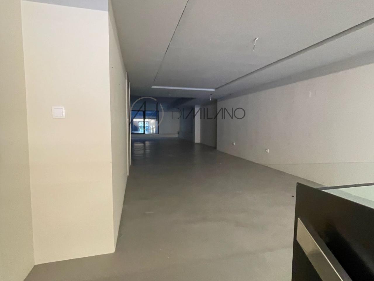 Local comercial en edificio histórico rehabilitado