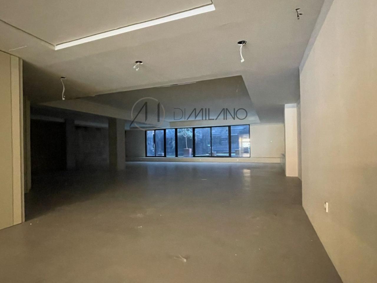 Local comercial en edificio histórico rehabilitado
