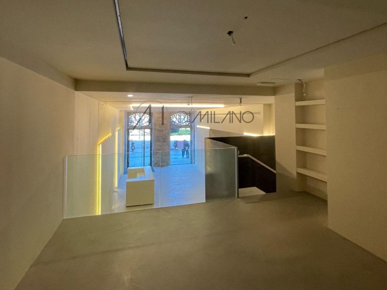 Local comercial en edificio histórico rehabilitado