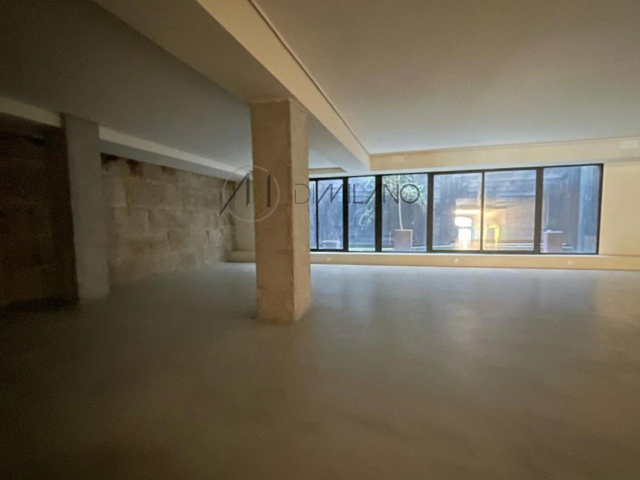 Local comercial en edificio histórico rehabilitado