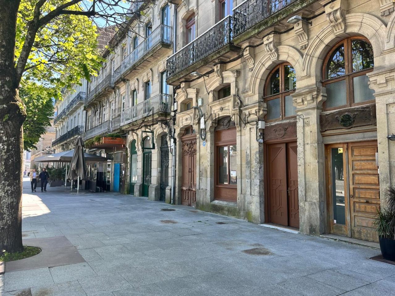 Bajo comercial en el Paseo Marítimo de Vigo