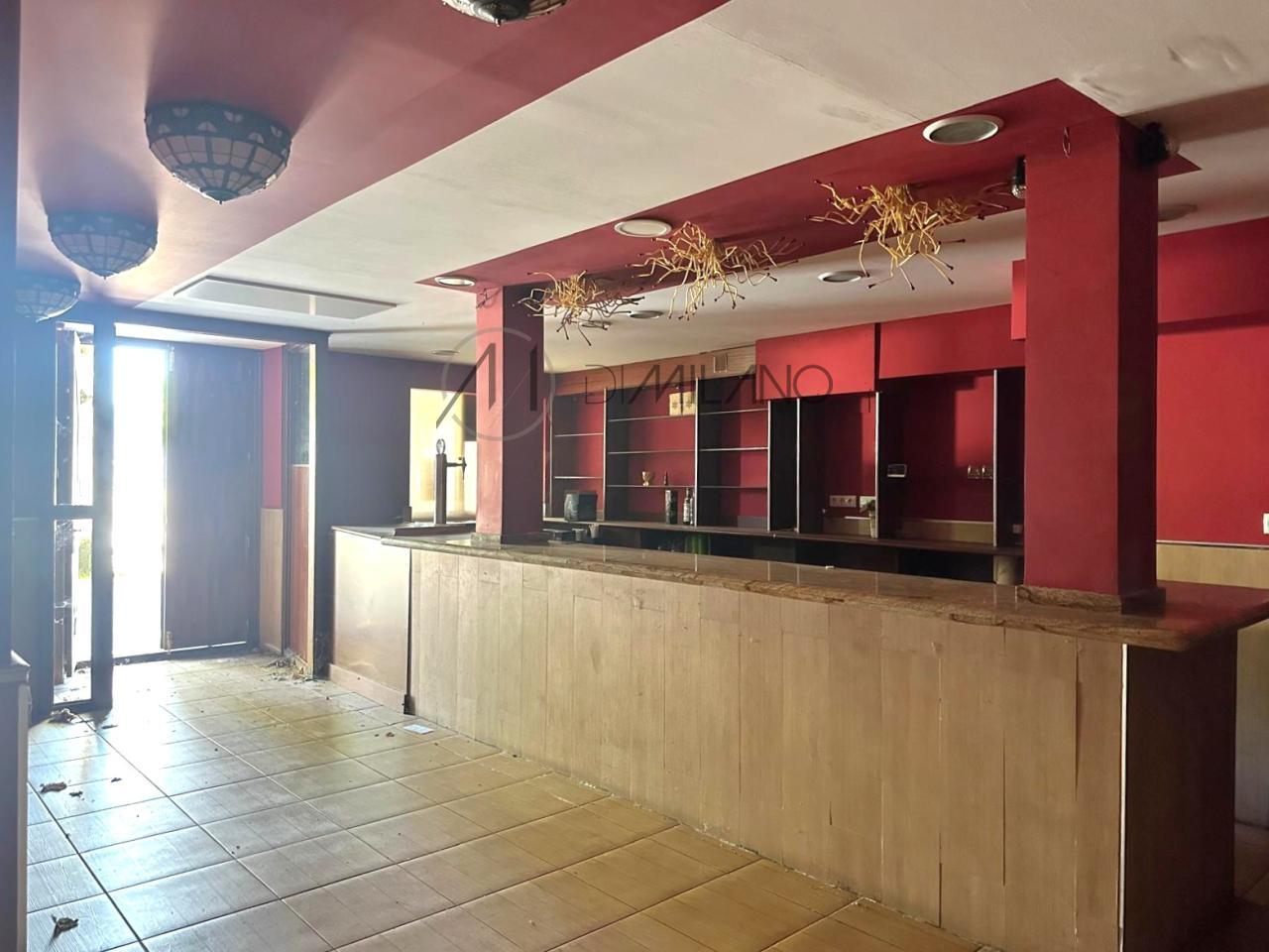 Bajo comercial en el Paseo Marítimo de Vigo