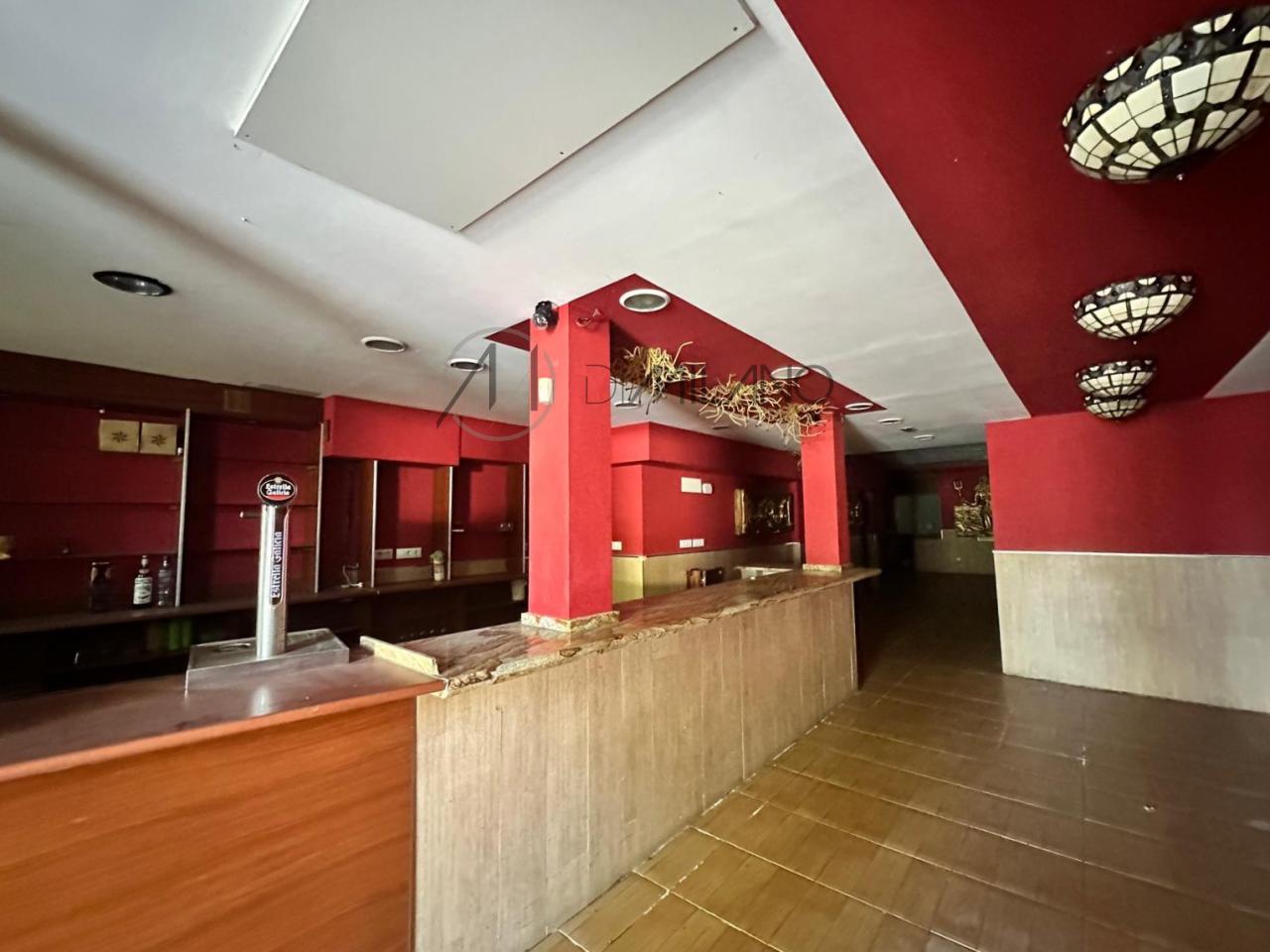 Bajo comercial en el Paseo Marítimo de Vigo