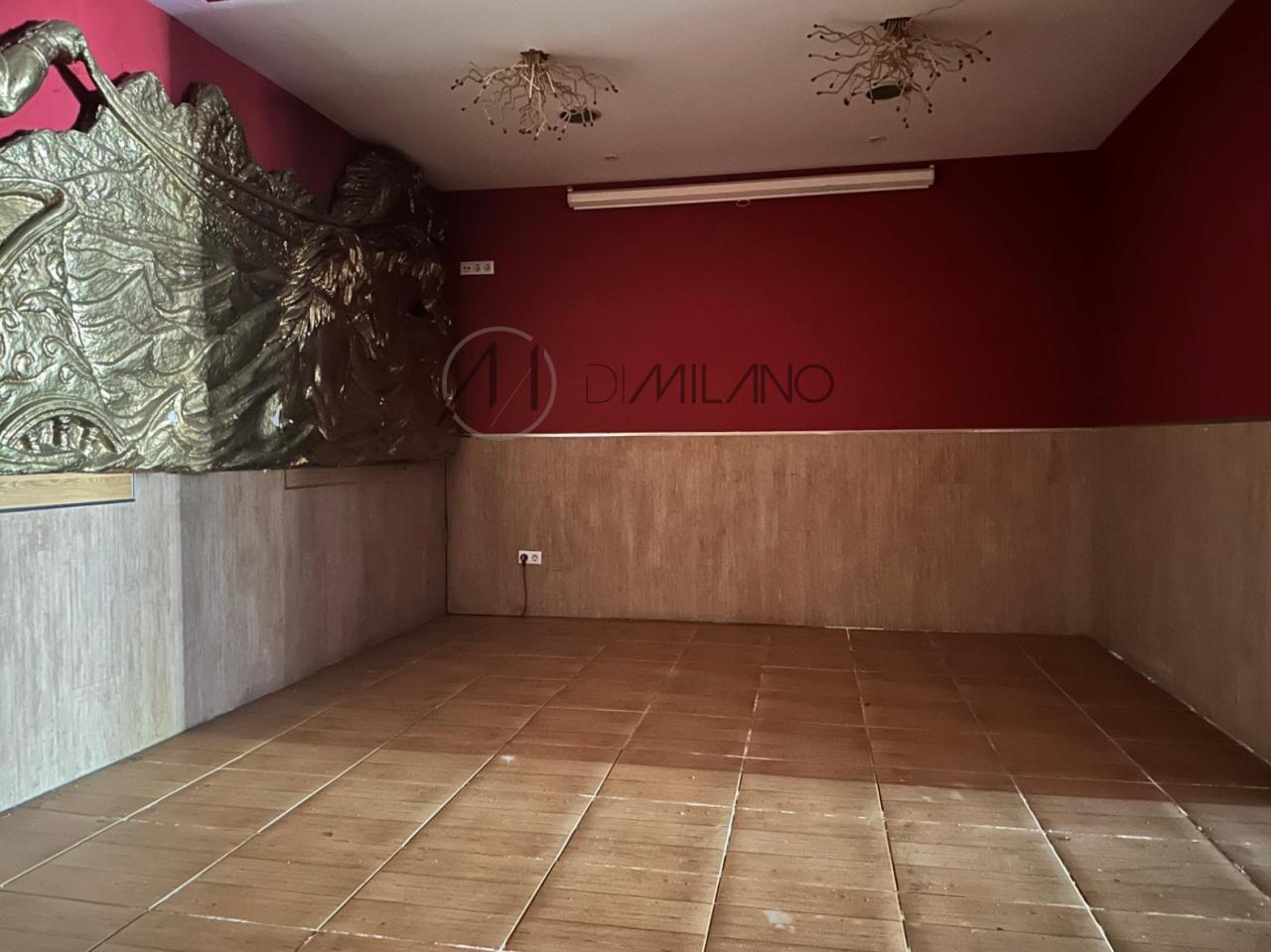 Bajo comercial en el Paseo Marítimo de Vigo