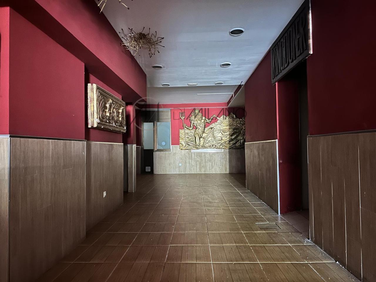 Bajo comercial en el Paseo Marítimo de Vigo