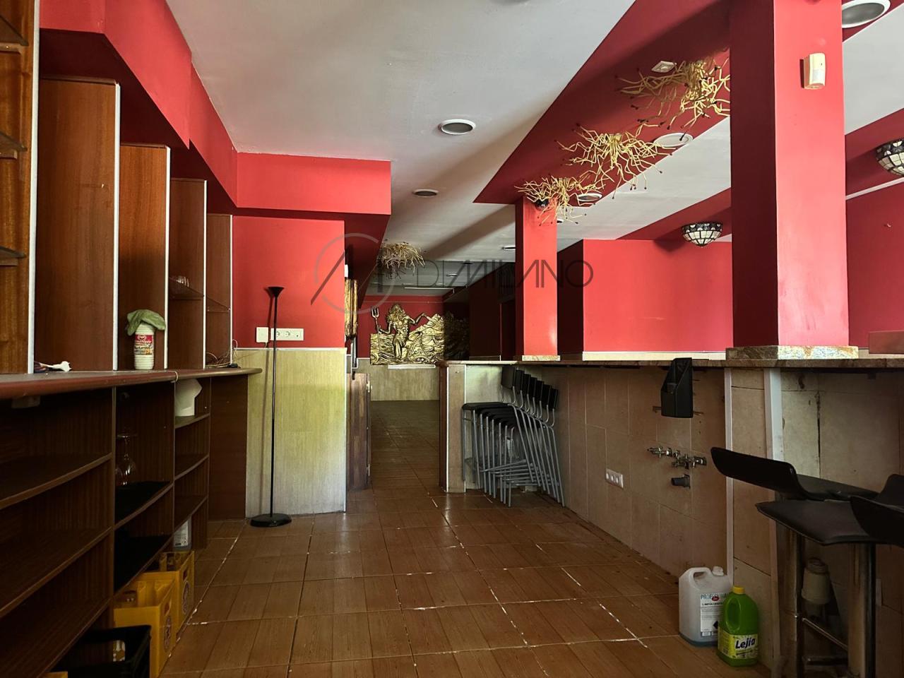 Bajo comercial en el Paseo Marítimo de Vigo