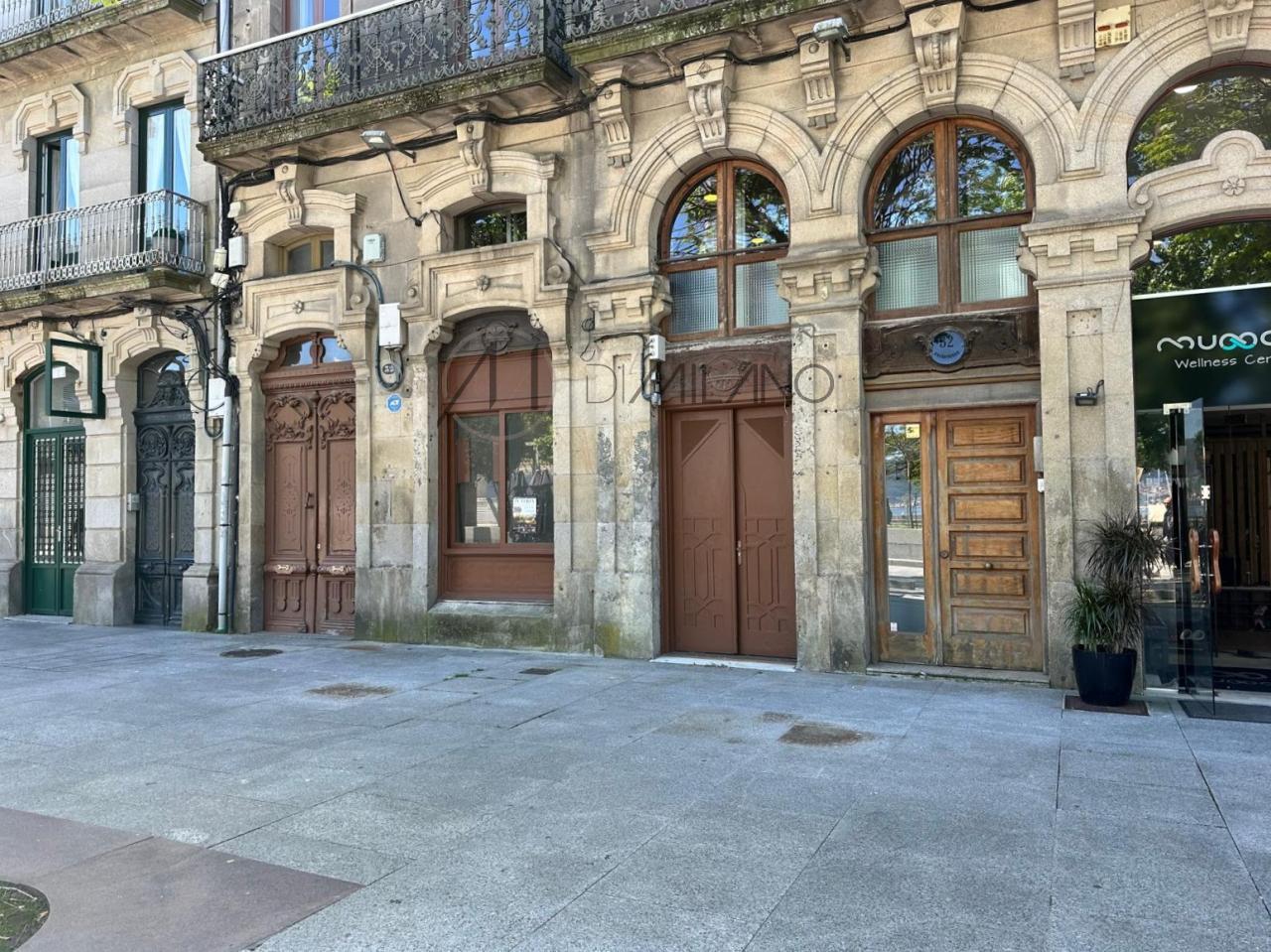 Bajo comercial en el Paseo Marítimo de Vigo