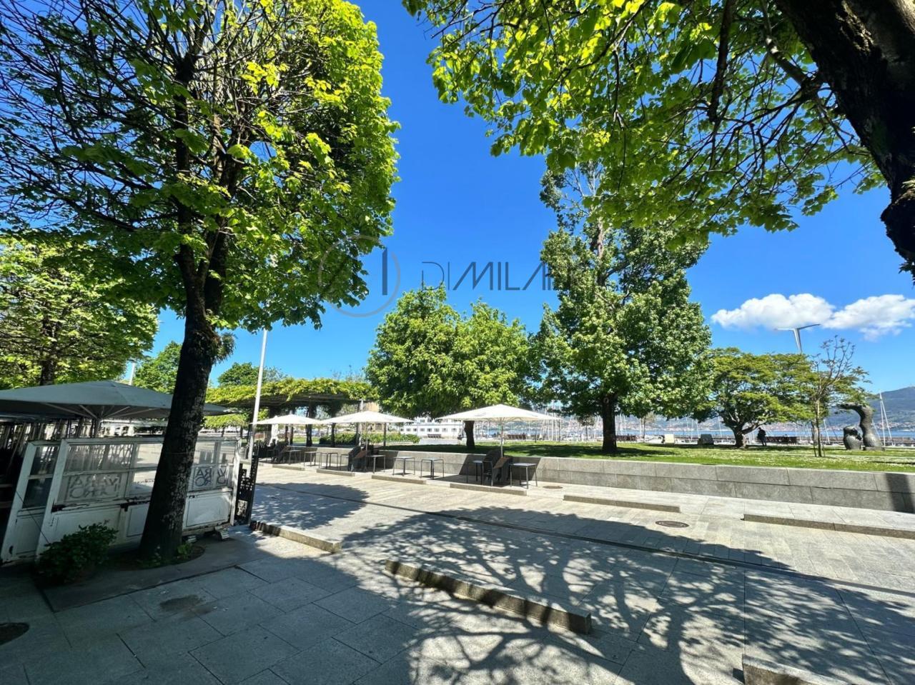 Bajo comercial en el Paseo Marítimo de Vigo
