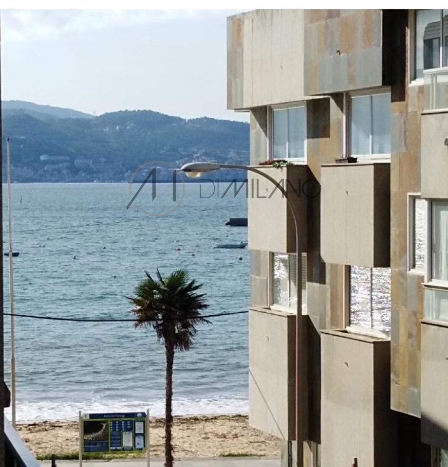 Piso de 3 habitaciones con garaje, a pocos metros del paseo marítimo de Panxón, Nigrán