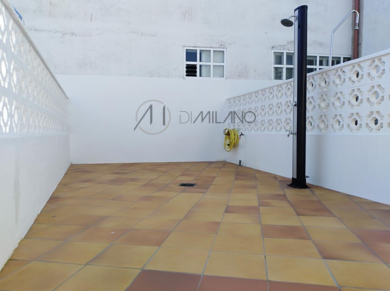 Piso de 3 habitaciones con garaje, a pocos metros del paseo marítimo de Panxón, Nigrán