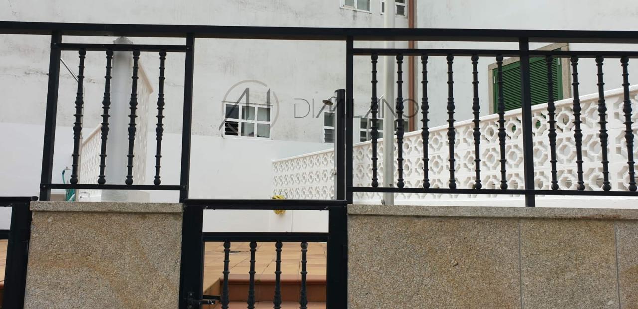 Piso de 3 habitaciones con garaje, a pocos metros del paseo marítimo de Panxón, Nigrán