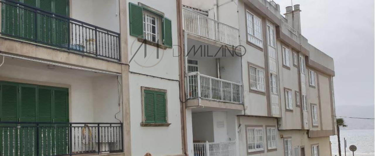 Piso de 3 habitaciones con garaje, a pocos metros del paseo marítimo de Panxón, Nigrán