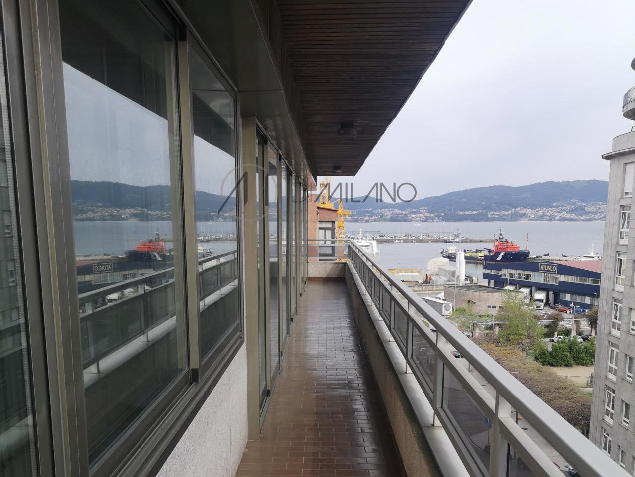 Piso de 221 m2 exterior y con vistas al mar, en la de zona Plaza de América