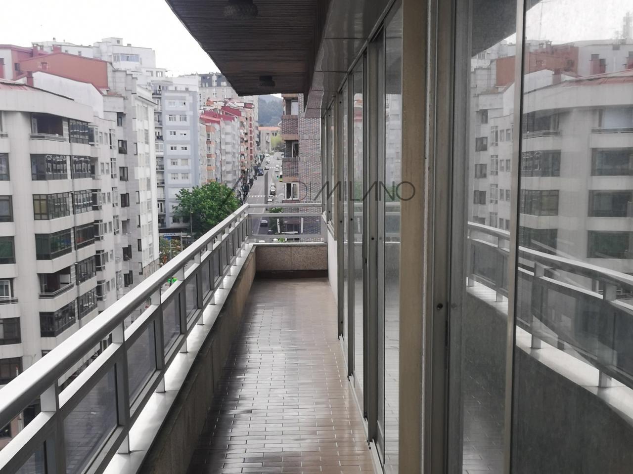 Piso de 221 m2 exterior y con vistas al mar, en la de zona Plaza de América