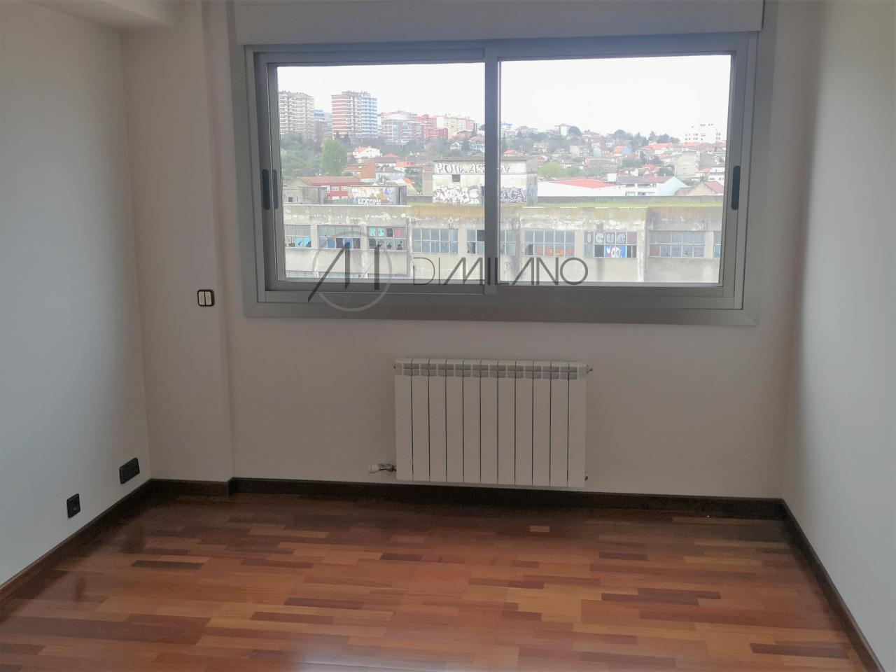 Piso de 221 m2 exterior y con vistas al mar, en la de zona Plaza de América