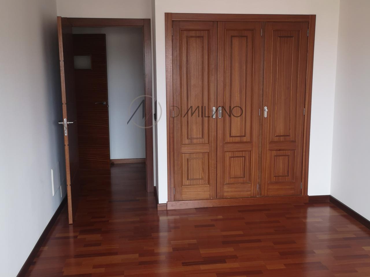 Piso de 221 m2 exterior y con vistas al mar, en la de zona Plaza de América