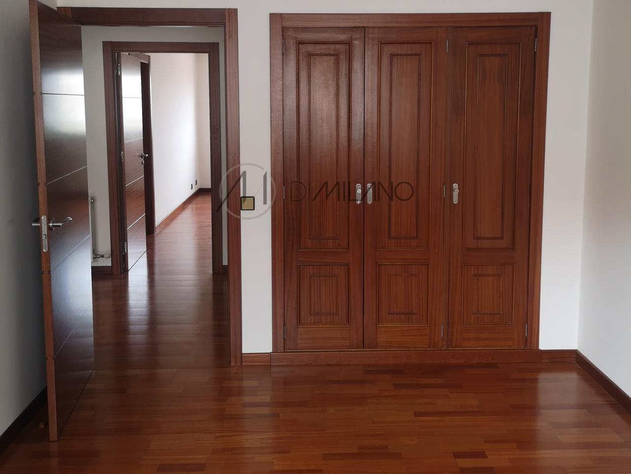 Piso de 221 m2 exterior y con vistas al mar, en la de zona Plaza de América