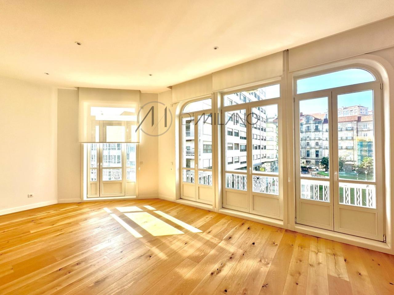Exclusivo Piso en el Corazón de Vigo: Elegancia Histórica con Comodidades Modernas