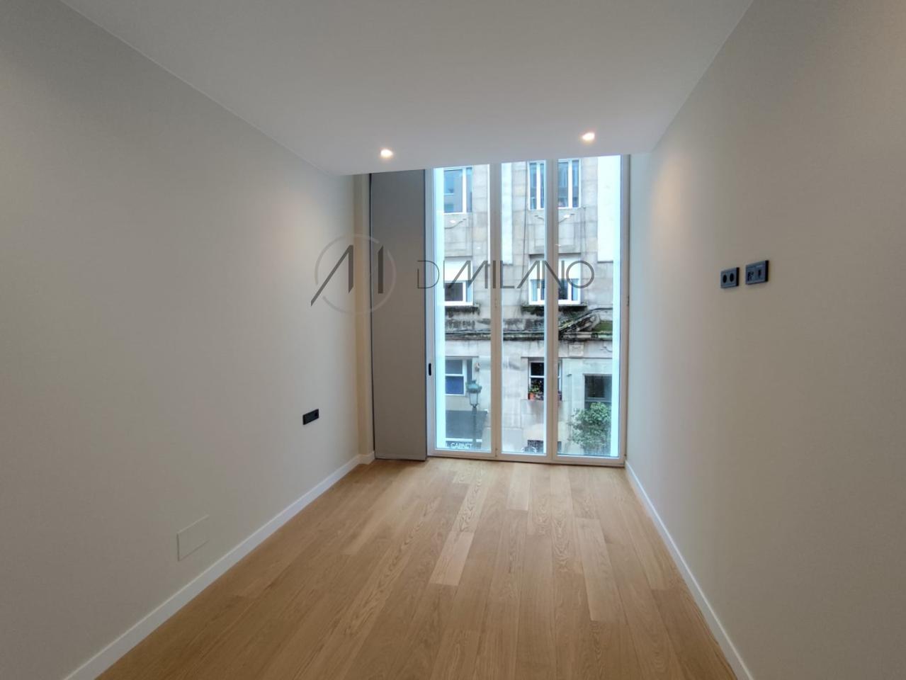Exclusivo piso a estrenar en edificio histórico en el centro de Vigo