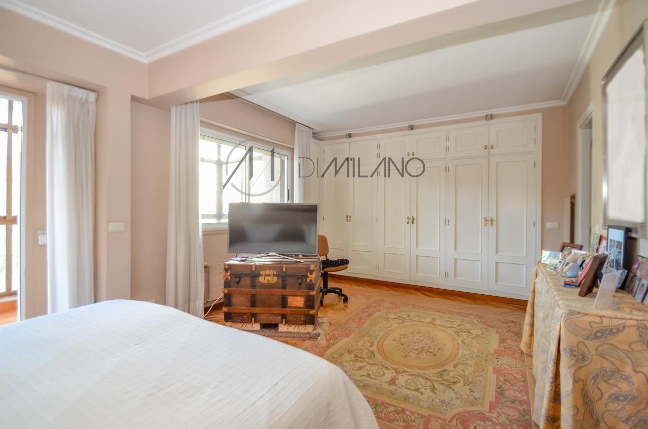 Amplia vivienda, con garaje y trasero, de 280 m2 en Bouzas, Vigo
