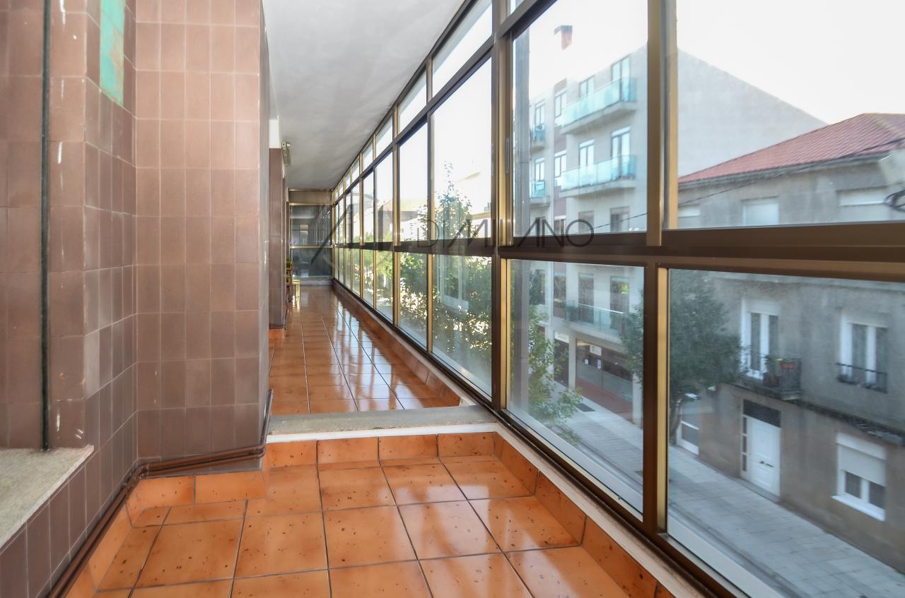 Amplia vivienda, con garaje y trasero, de 280 m2 en Bouzas, Vigo