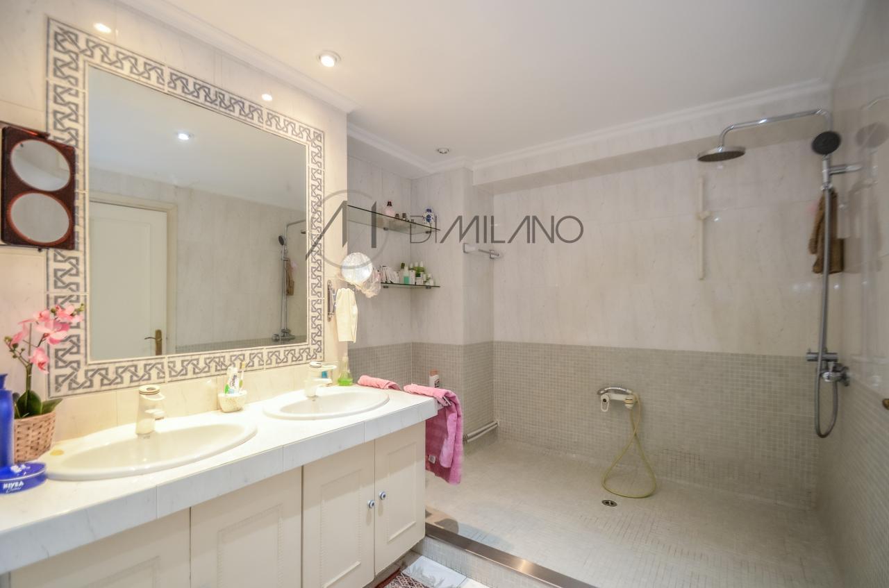 Amplia vivienda, con garaje y trasero, de 280 m2 en Bouzas, Vigo