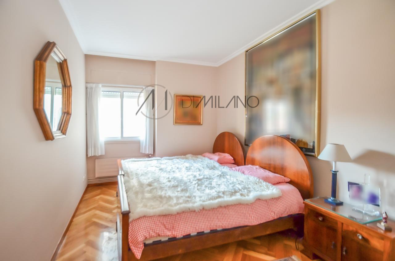 Amplia vivienda, con garaje y trasero, de 280 m2 en Bouzas, Vigo
