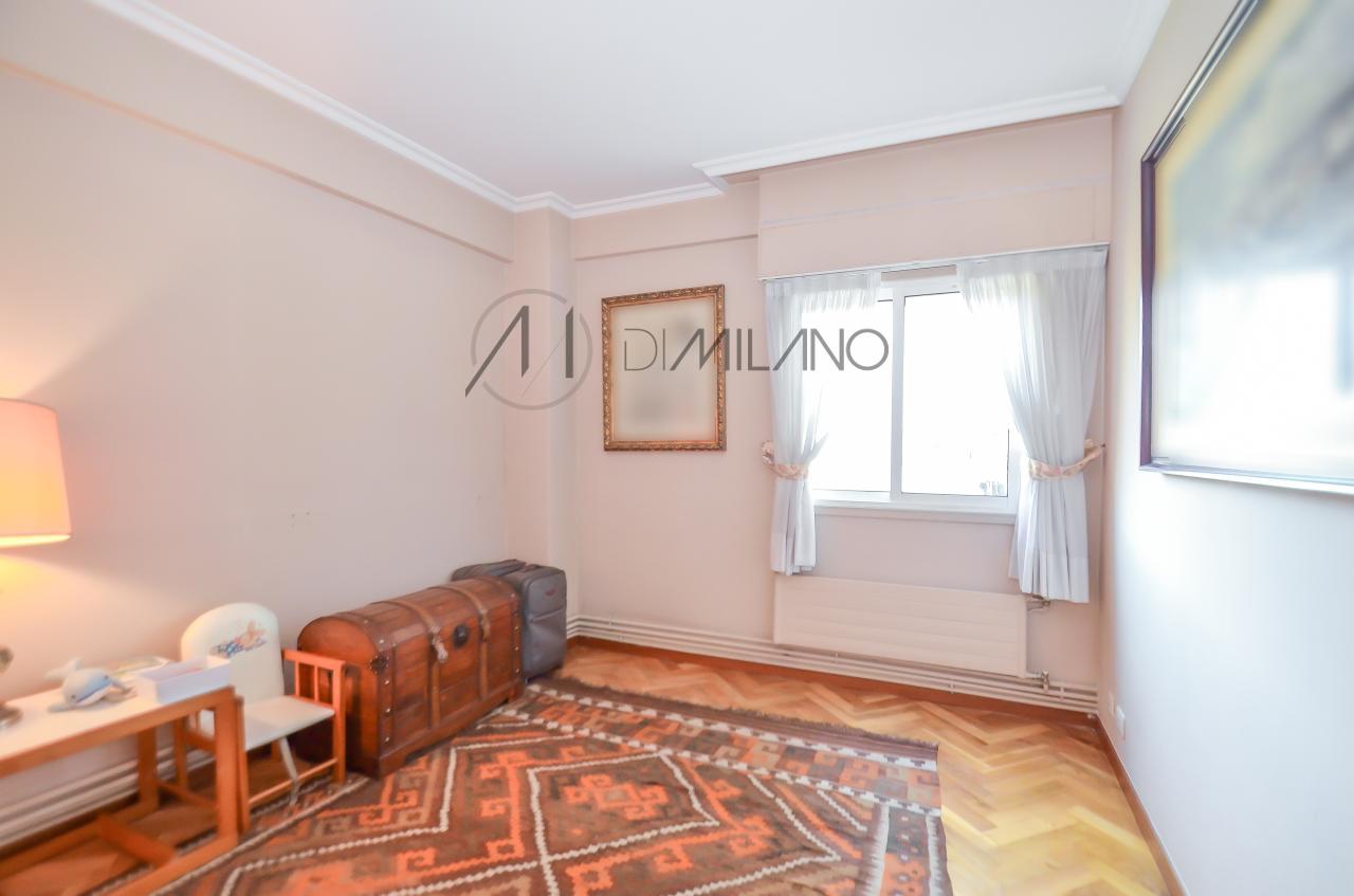 Amplia vivienda, con garaje y trasero, de 280 m2 en Bouzas, Vigo
