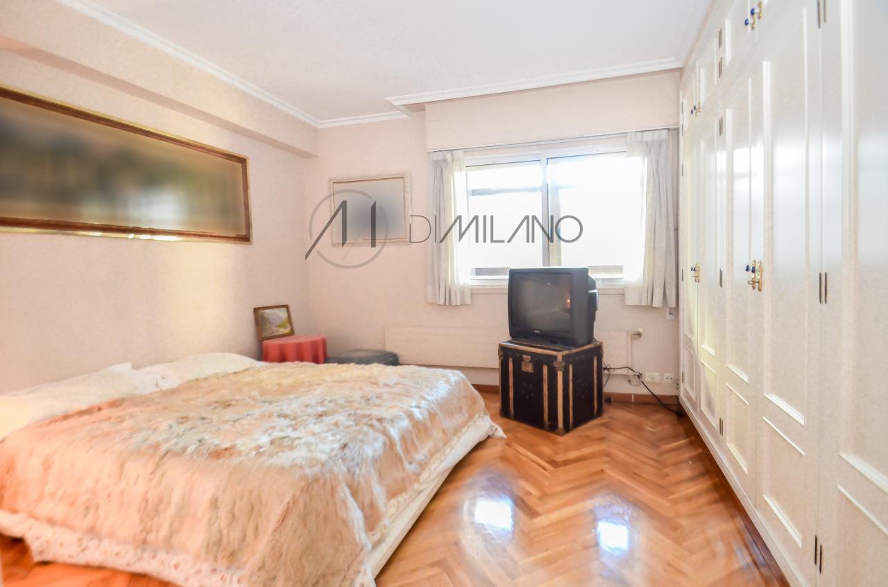 Amplia vivienda, con garaje y trasero, de 280 m2 en Bouzas, Vigo