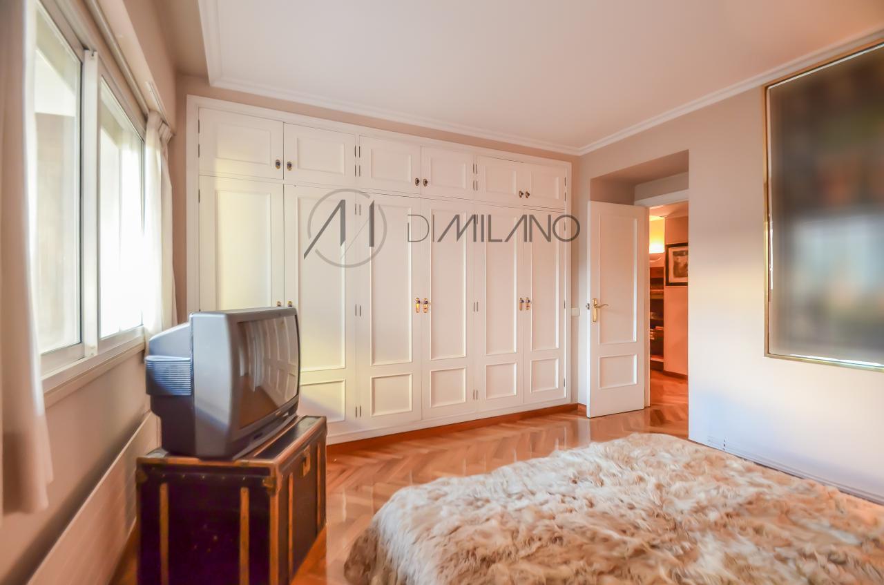 Amplia vivienda, con garaje y trasero, de 280 m2 en Bouzas, Vigo