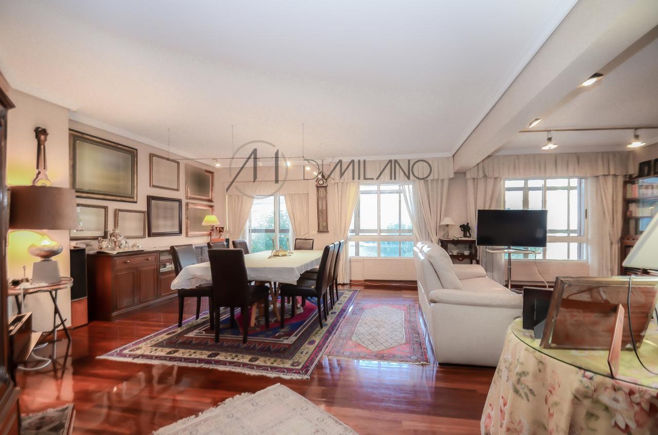 Amplia vivienda, con garaje y trasero, de 280 m2 en Bouzas, Vigo