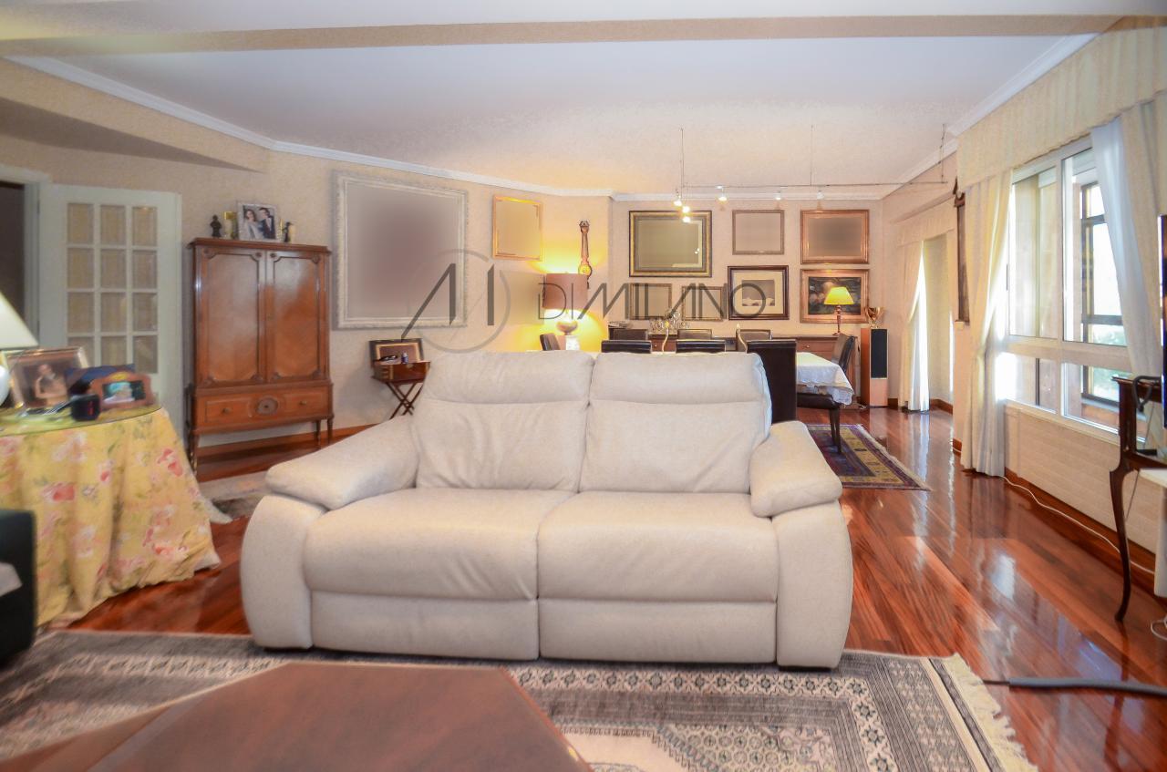 Amplia vivienda, con garaje y trasero, de 280 m2 en Bouzas, Vigo