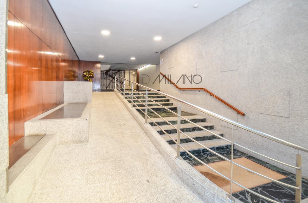 Amplia vivienda, con garaje y trasero, de 280 m2 en Bouzas, Vigo